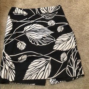 Ann Taylor Loft Black and white leaf skirt size 2
